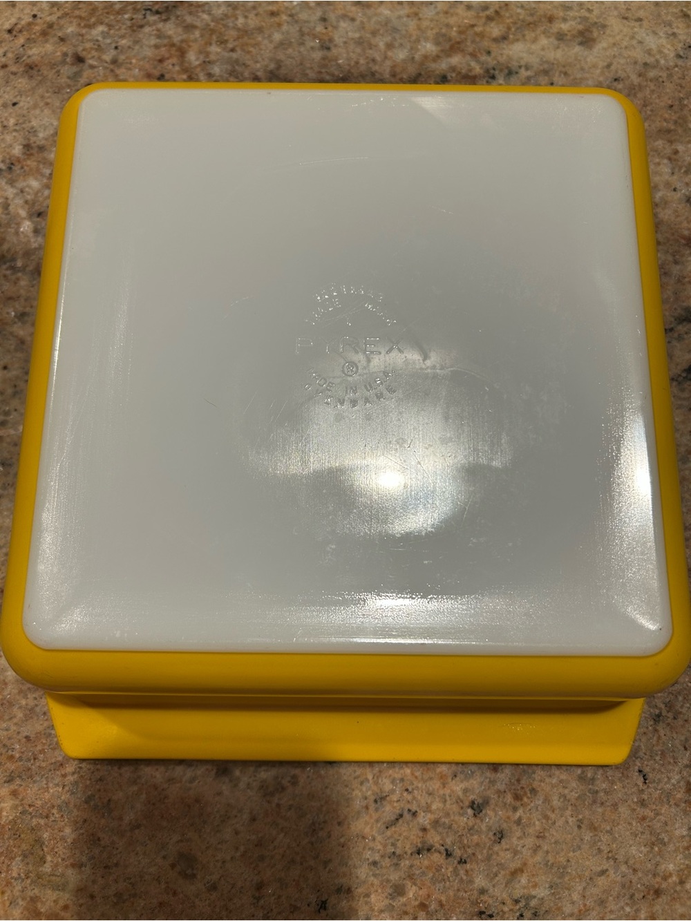 Pyrex TRADE MARK #922 Sunburst Yellow 8”x8”x2” Opal Glass Square Brownie Dish - Picture 9 of 11